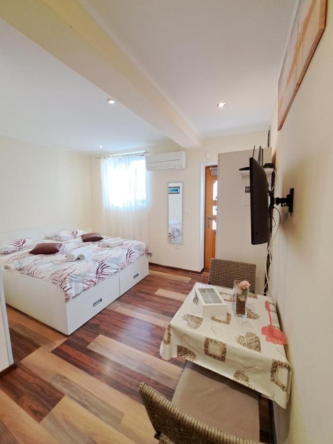 Meressa Nina&Leo Studio Apartments Novigrad  Exterior photo